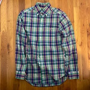 Plad vineyard vines button down shirts